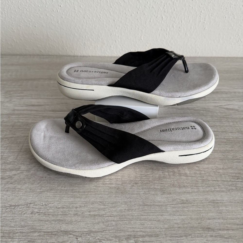 Naturalizer Corwin-N Thong Sandal Women's Size 8M Comfort Footbed